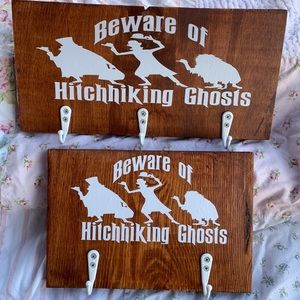 Hitchhiking Ghost key/face mask holder